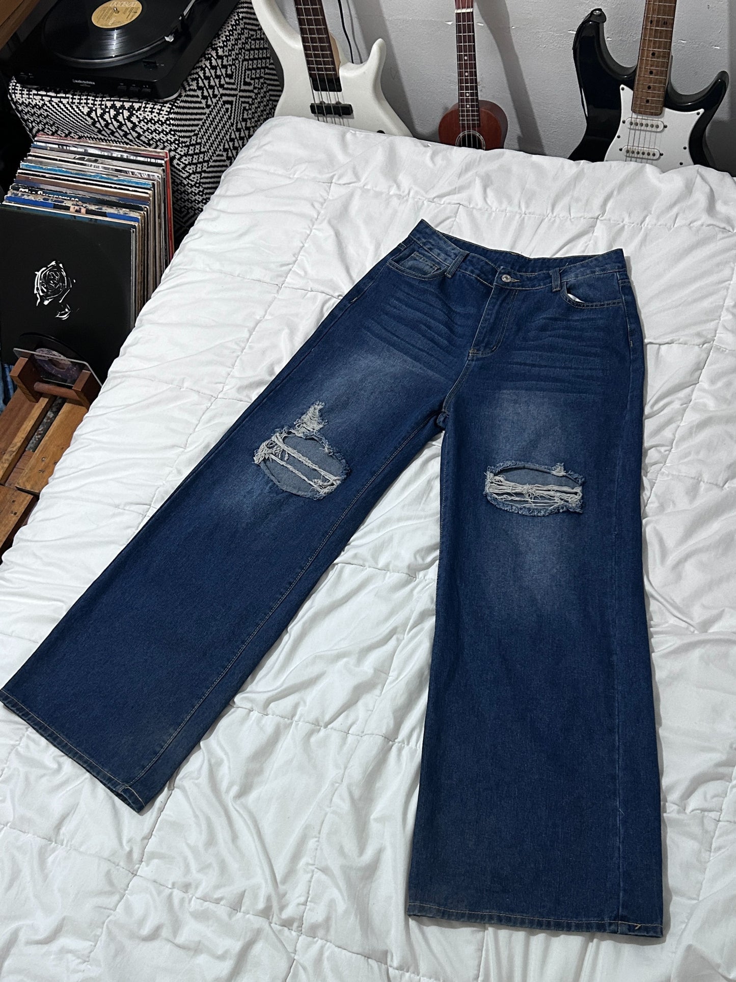 WIDE LEG DISTRESS