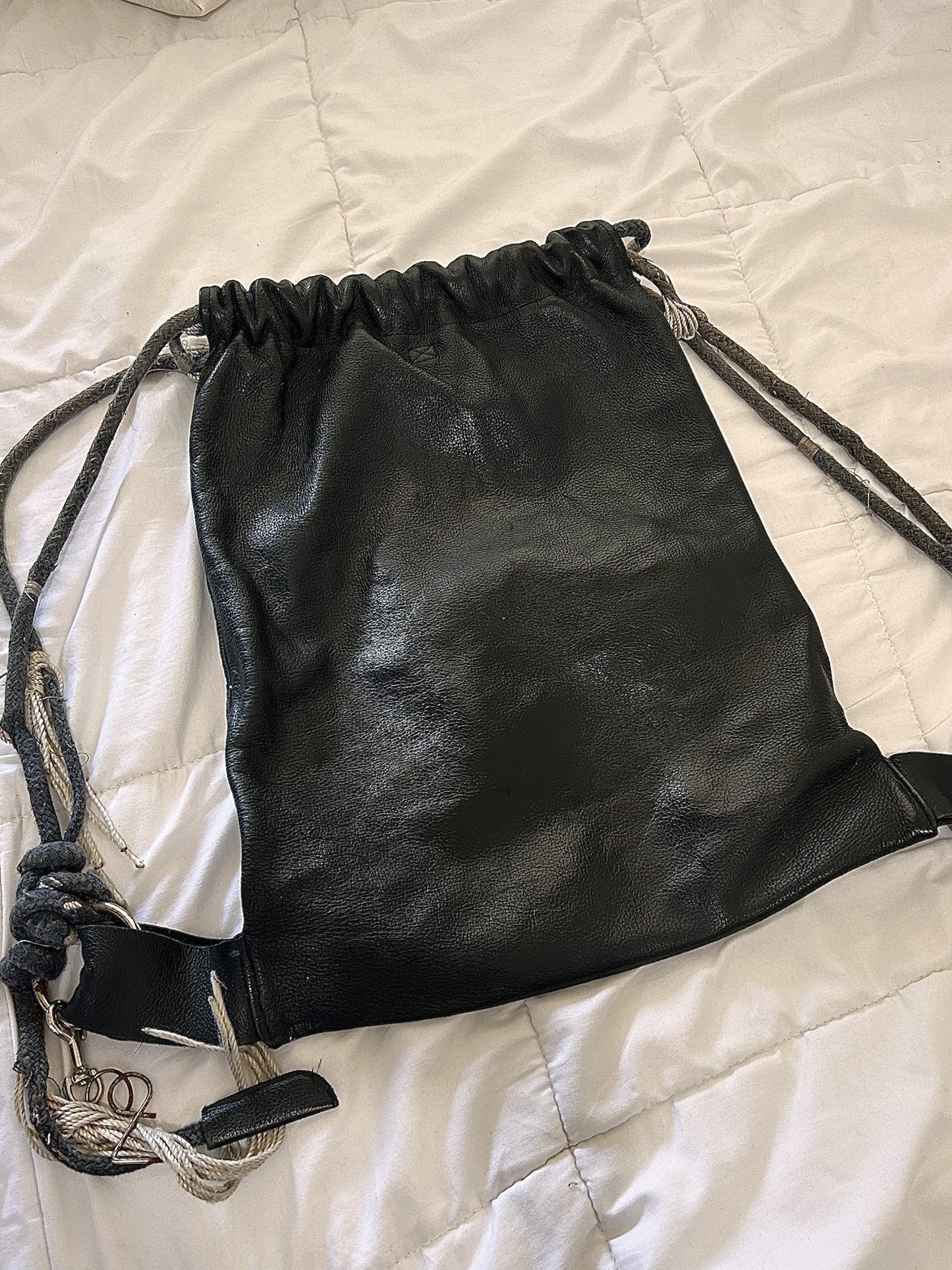 Bolso 100% de cuero modelo único del diseñador Luis Sojo
